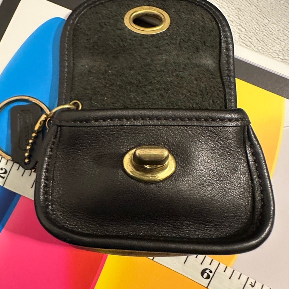 🇺🇸Coach turn lock keychain/charm 🇺🇸 - Picture 4 of 12